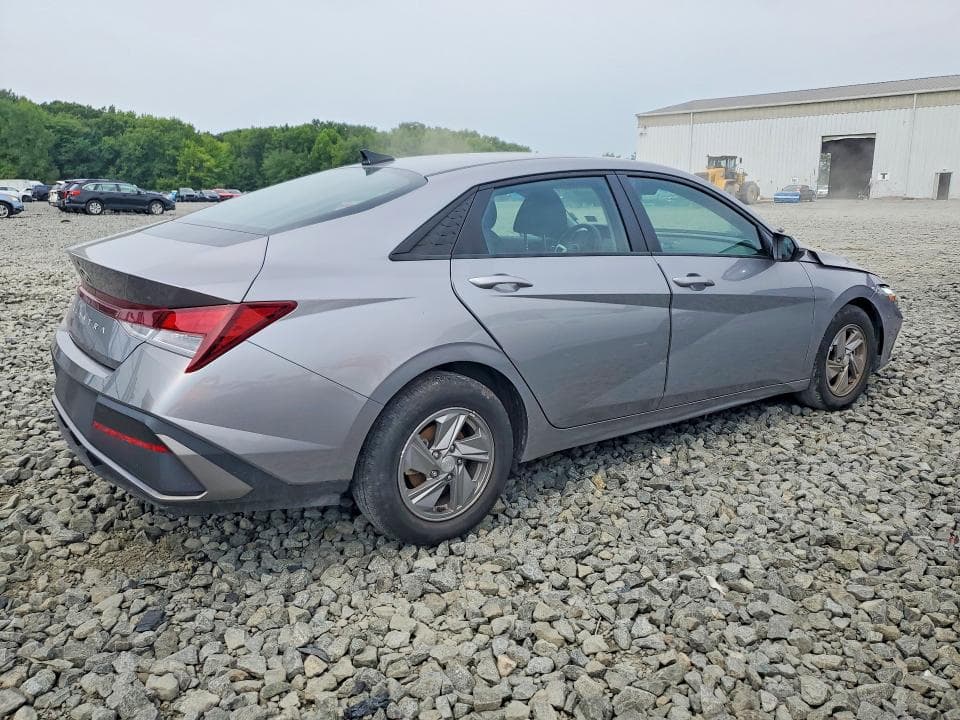 2025 HYUNDAI ELANTRA SE 3