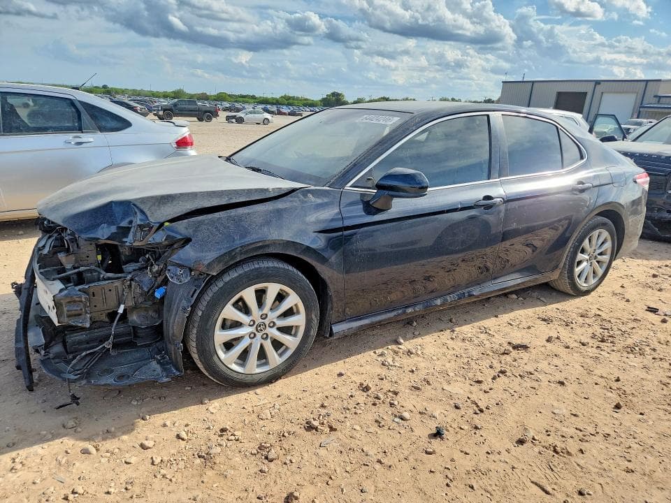 2018 TOYOTA CAMRY LE - 1