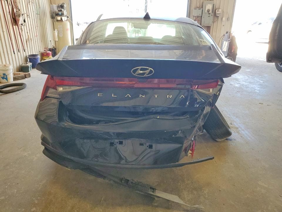 2023 HYUNDAI ELANTRA SE 6
