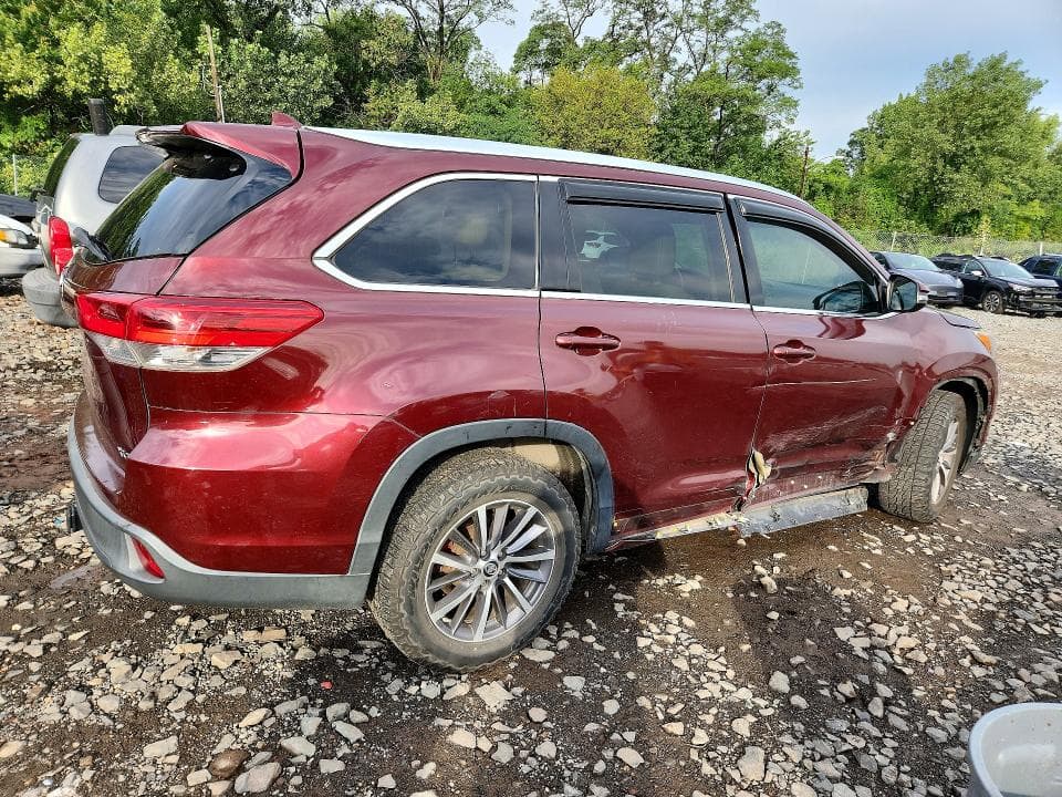 2017 TOYOTA HIGHLANDER XLE 3