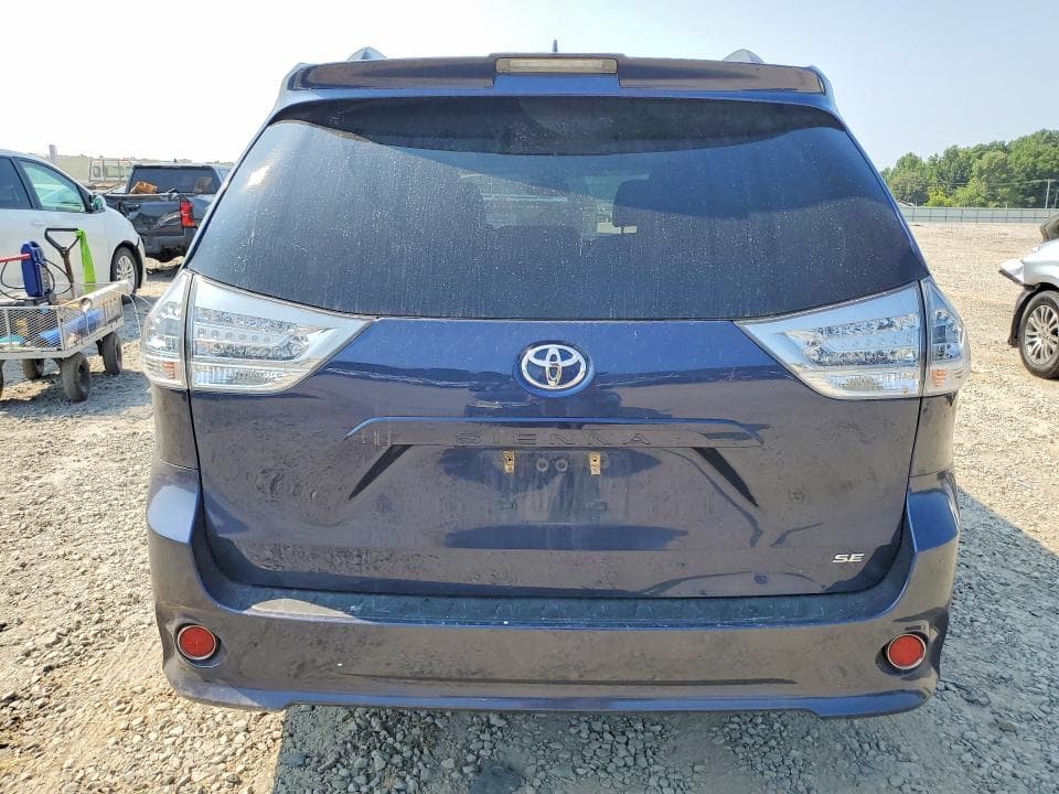 2018 TOYOTA SIENNA SE PREMIUM 8-PASSENGER 6
