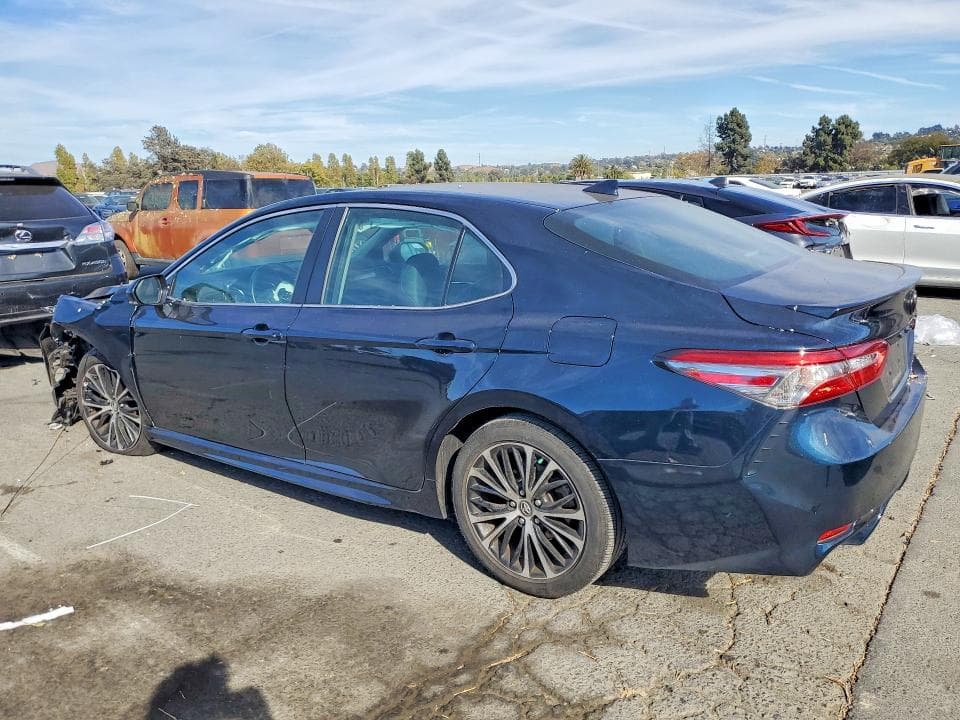 2019 TOYOTA CAMRY SE 2