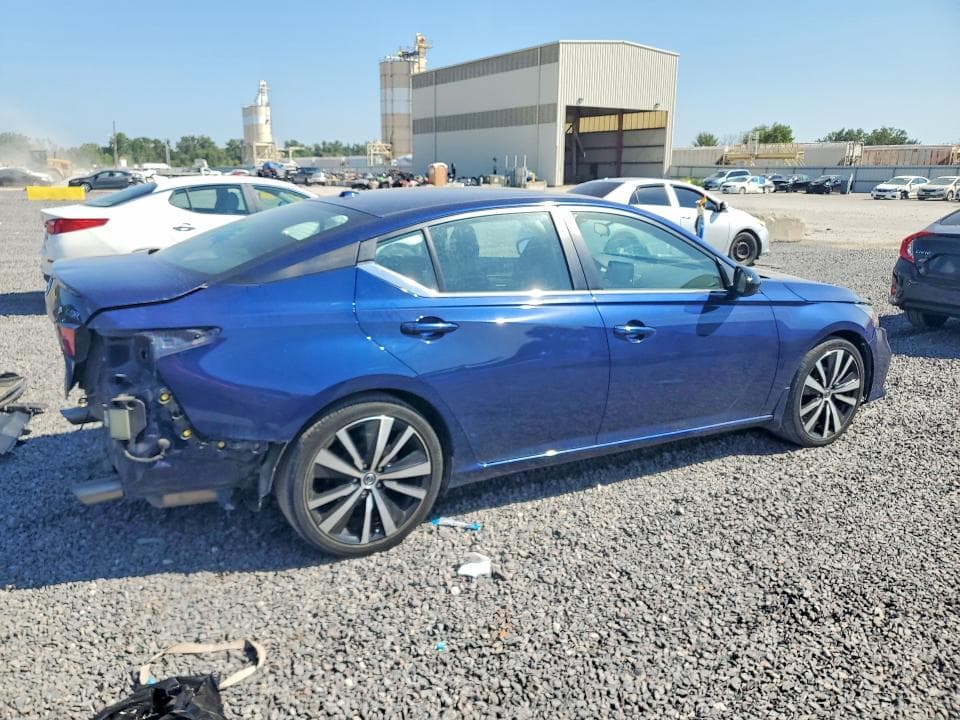 2022 NISSAN ALTIMA SR 3