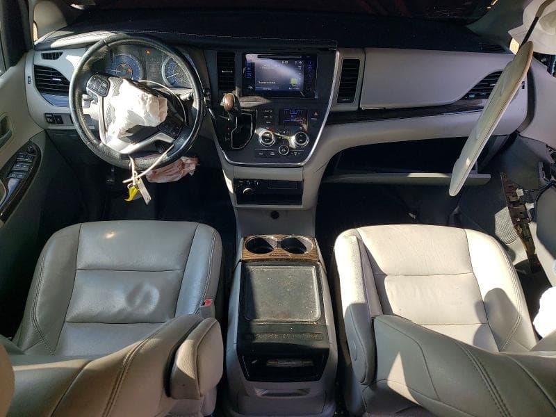 2017 TOYOTA SIENNA XLE 7-PASSENGER 8