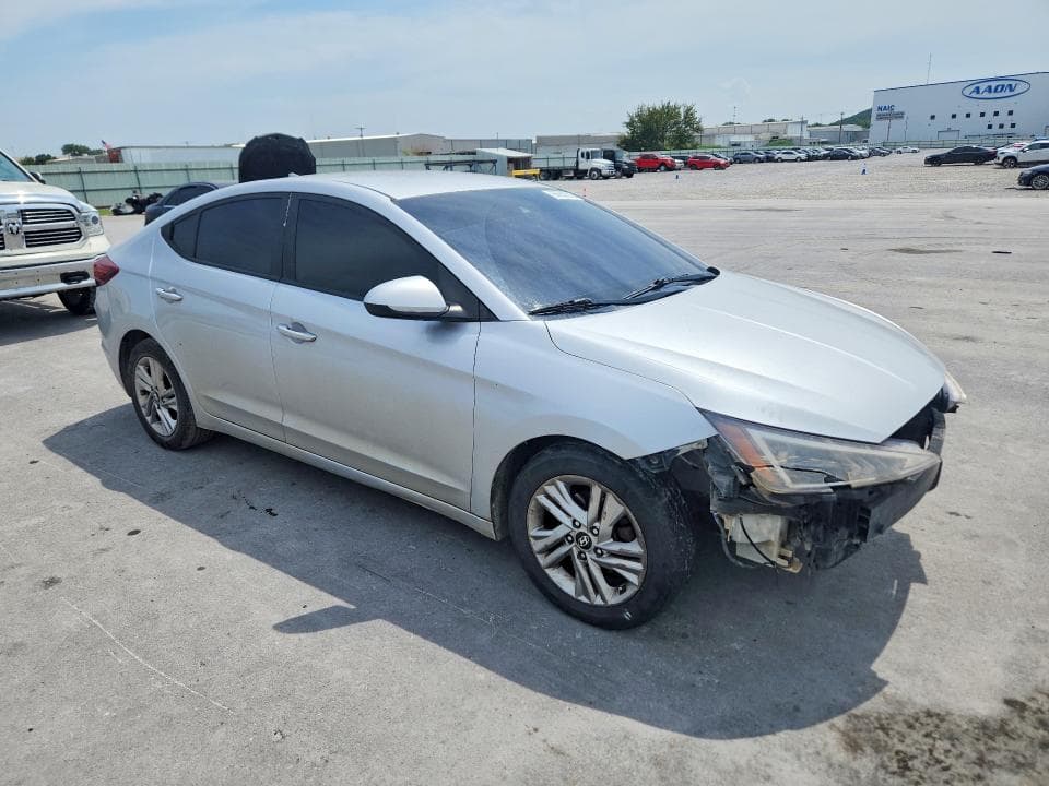 2019 HYUNDAI ELANTRA SEL 4