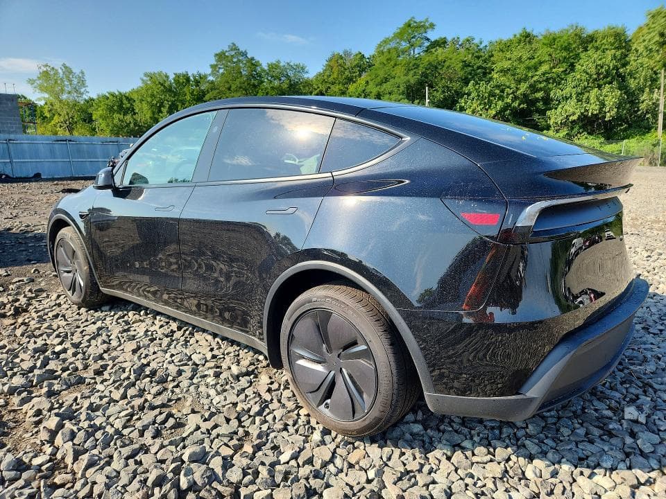 2026 TESLA MODEL Y 2