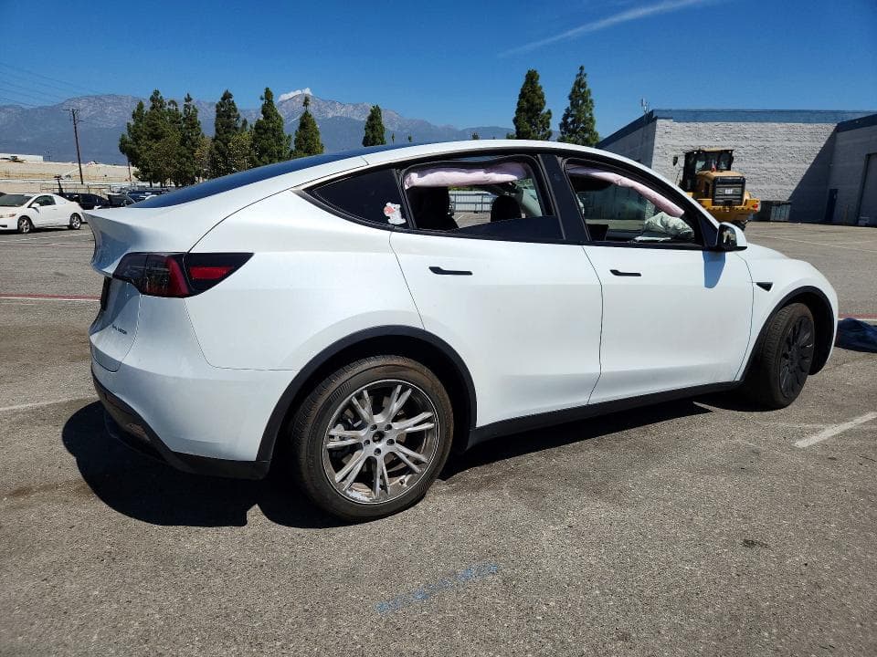 2024 TESLA MODEL Y 3