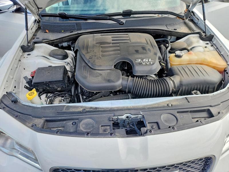 2019 CHRYSLER 300 LIMITED 11