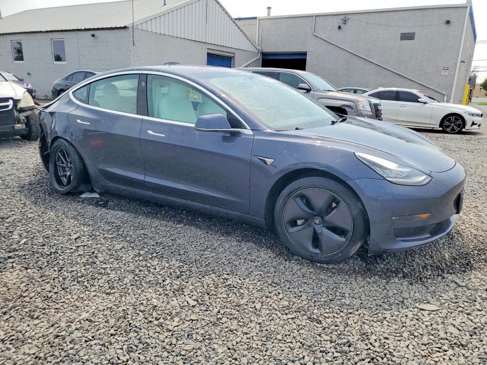 2018 TESLA MODEL 3 4