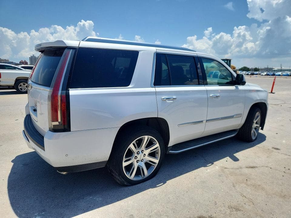 2017 CADILLAC ESCALADE LUXURY 3
