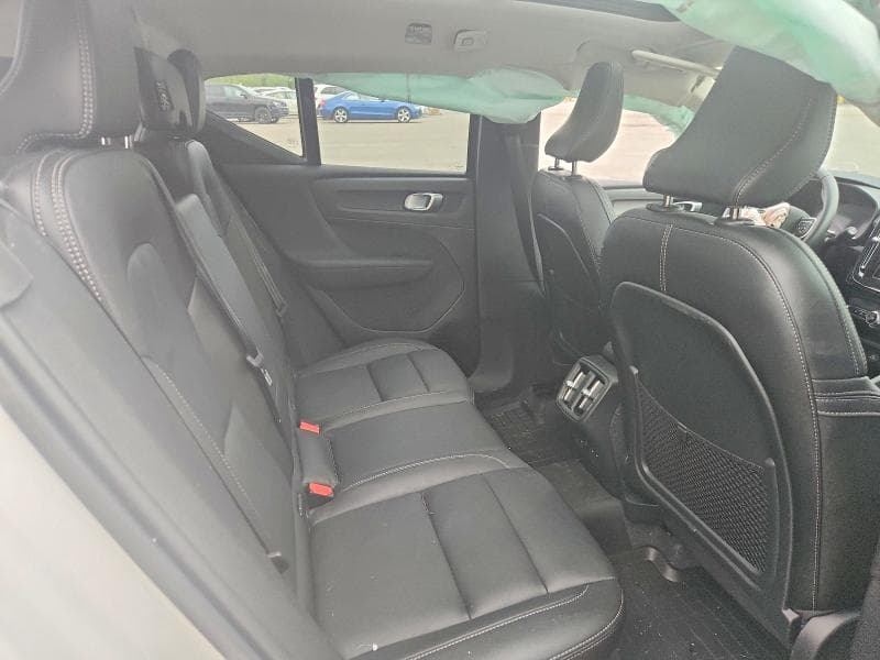 2026 VOLVO XC40 PLUS 11