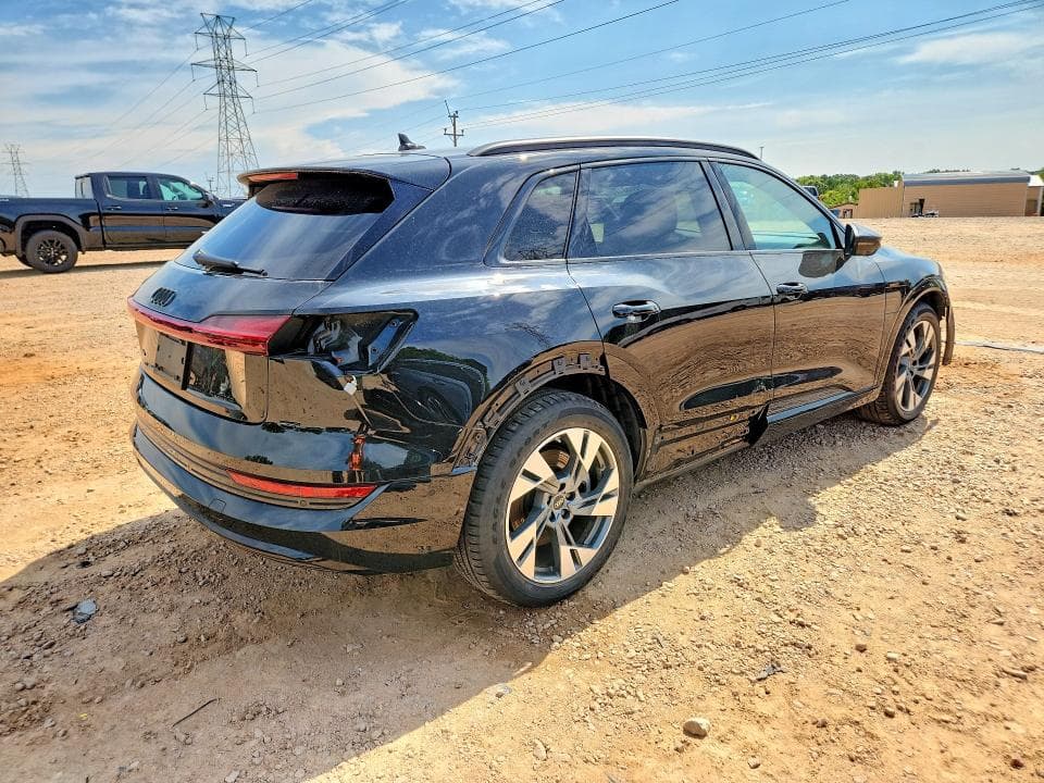 2022 AUDI E-TRON PREMIUM 3