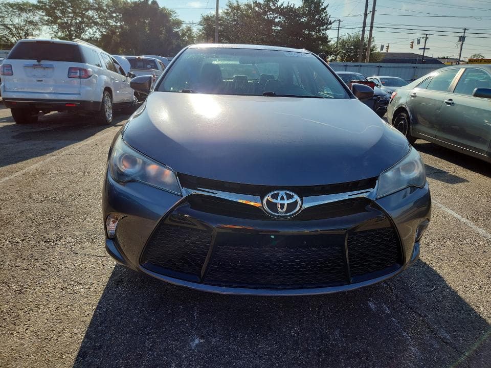 2017 TOYOTA CAMRY SE 5
