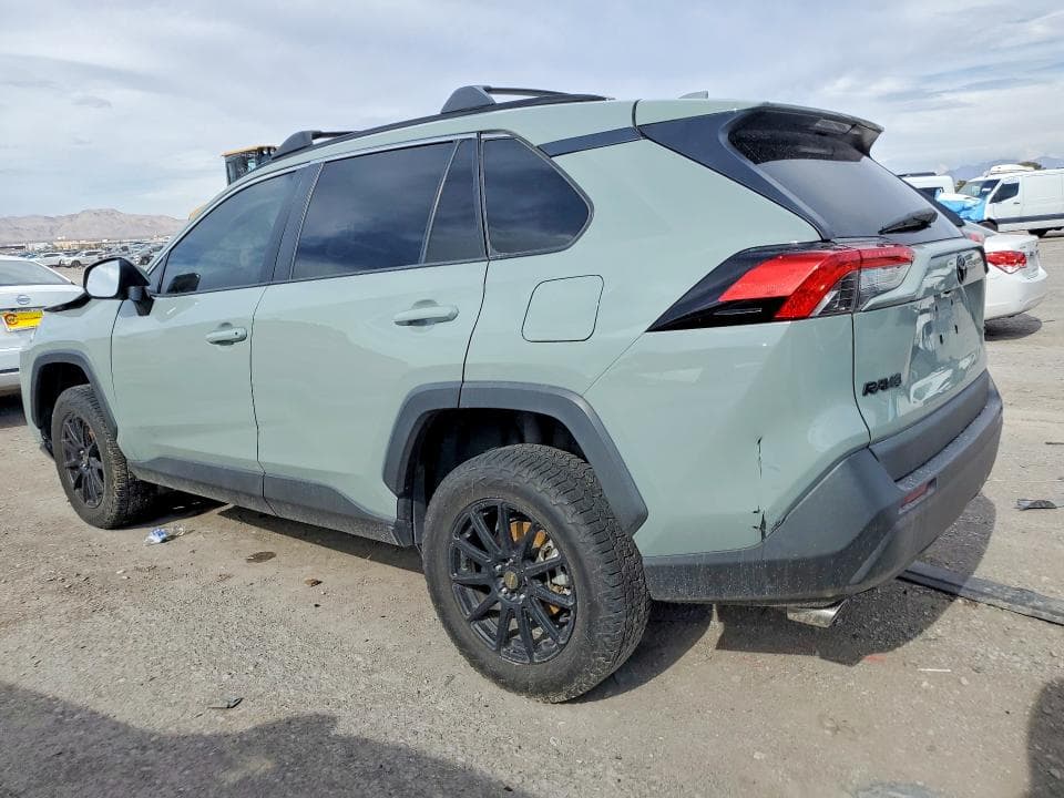 2021 TOYOTA RAV4 XLE 2