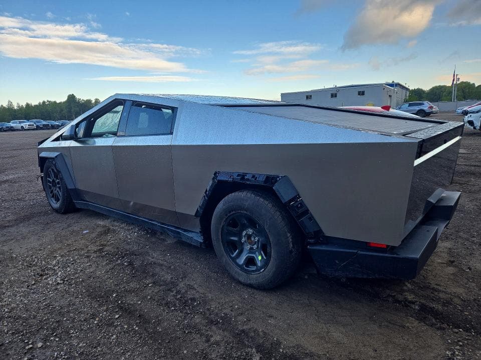 2025 TESLA CYBERTRUCK 2