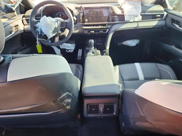 2025 TOYOTA CAMRY SE 8