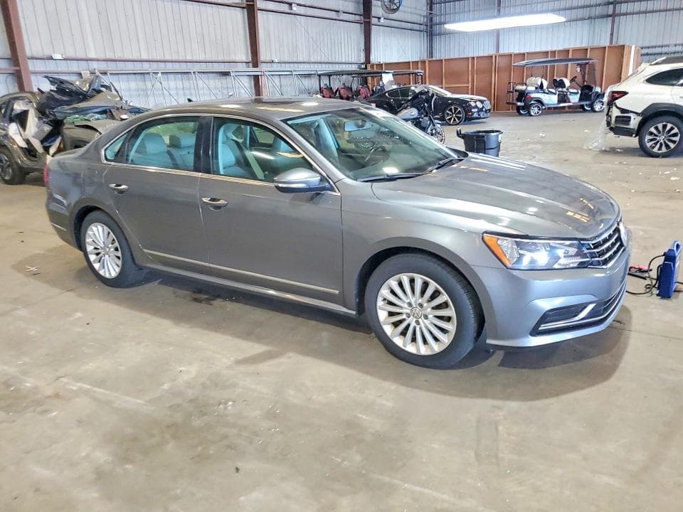 2017 VOLKSWAGEN PASSAT SE 4