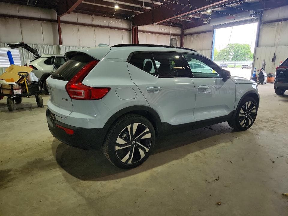2026 VOLVO XC40 PLUS 3
