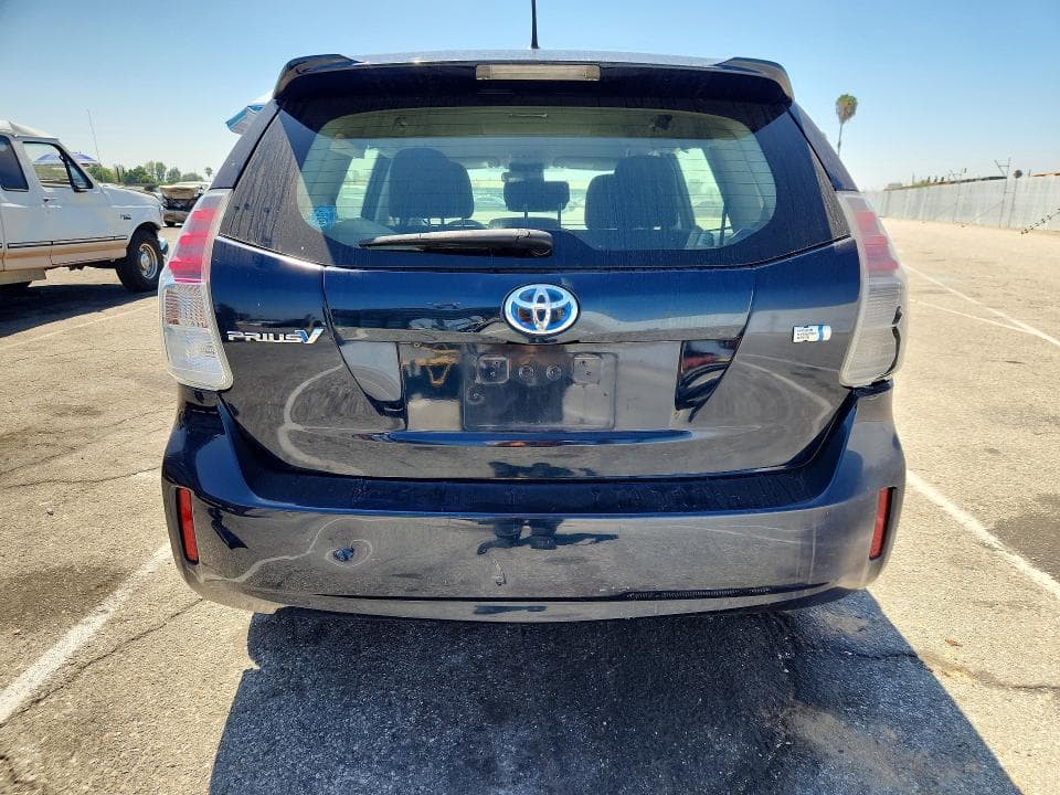 2017 TOYOTA PRIUS V TWO 6