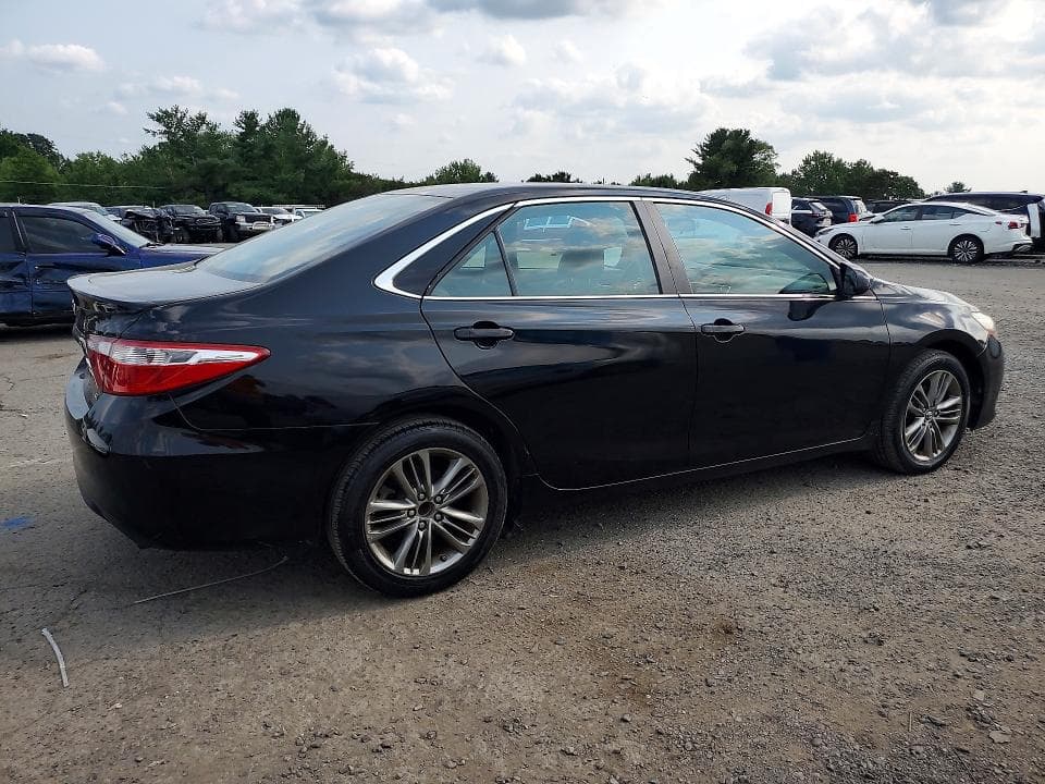 2017 TOYOTA CAMRY SE 3