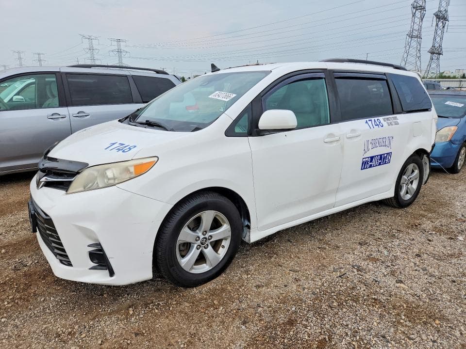 2019 TOYOTA SIENNA LE - 1