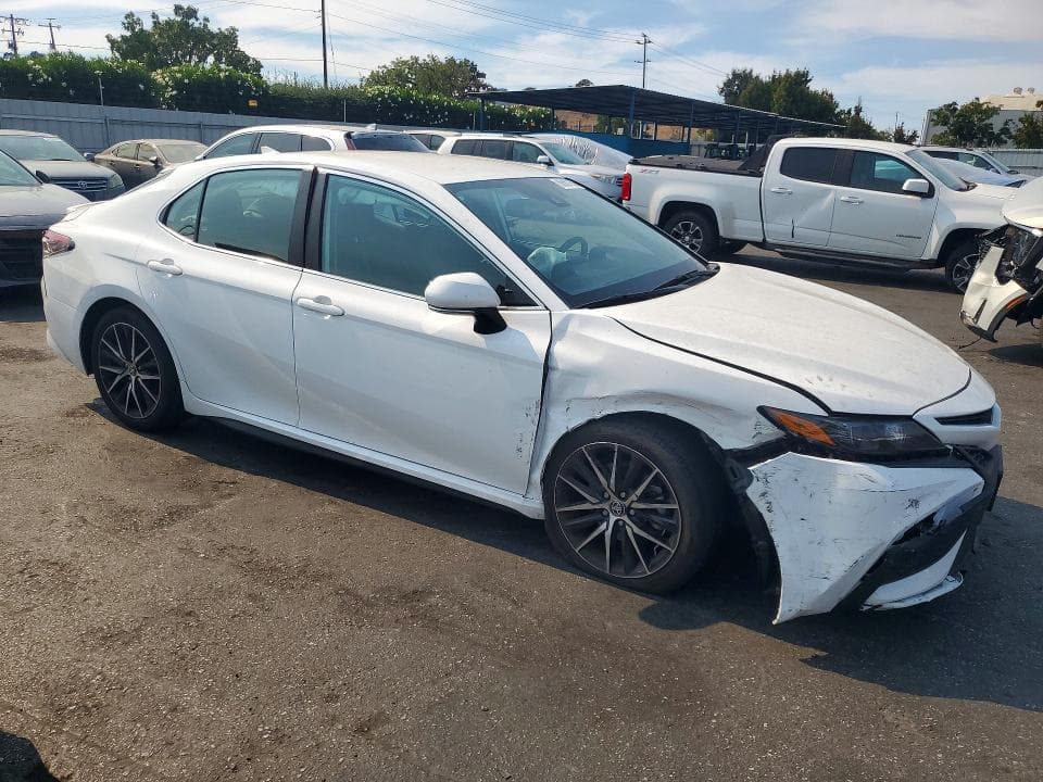 2024 TOYOTA CAMRY SE 4