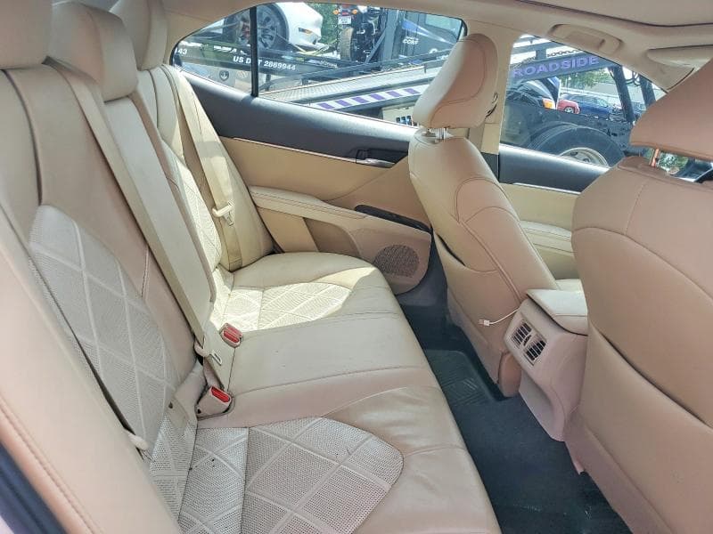 2019 TOYOTA CAMRY XLE 10