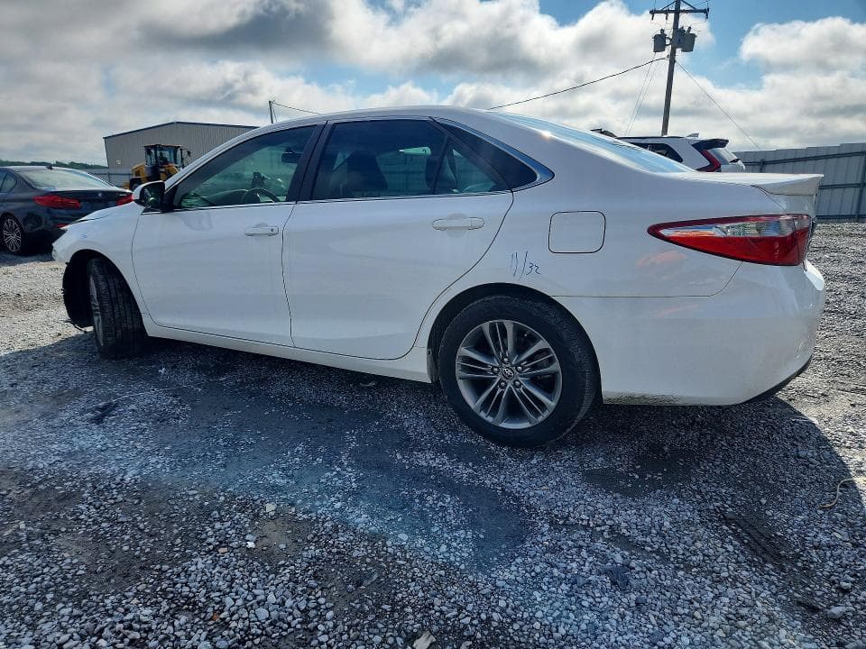 2017 TOYOTA CAMRY SE 2