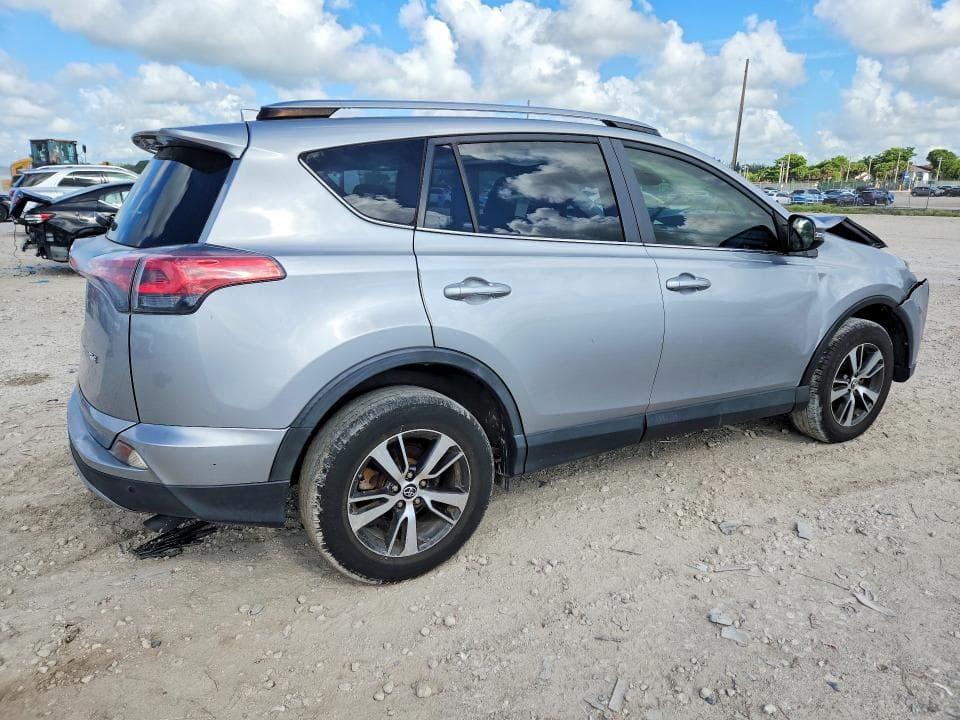 2018 TOYOTA RAV4 XLE 3