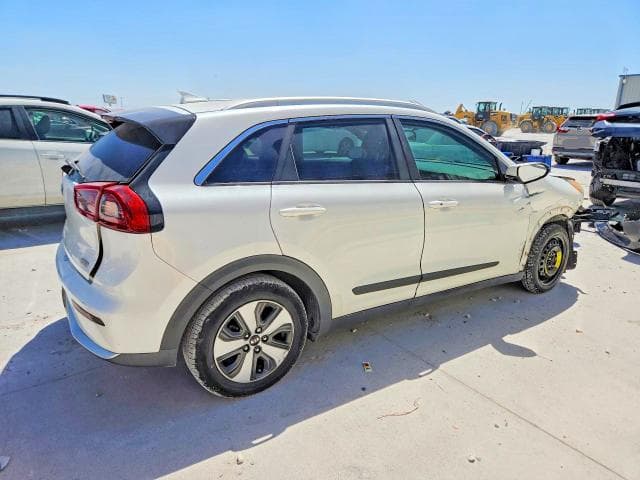2017 KIA NIRO LX 3
