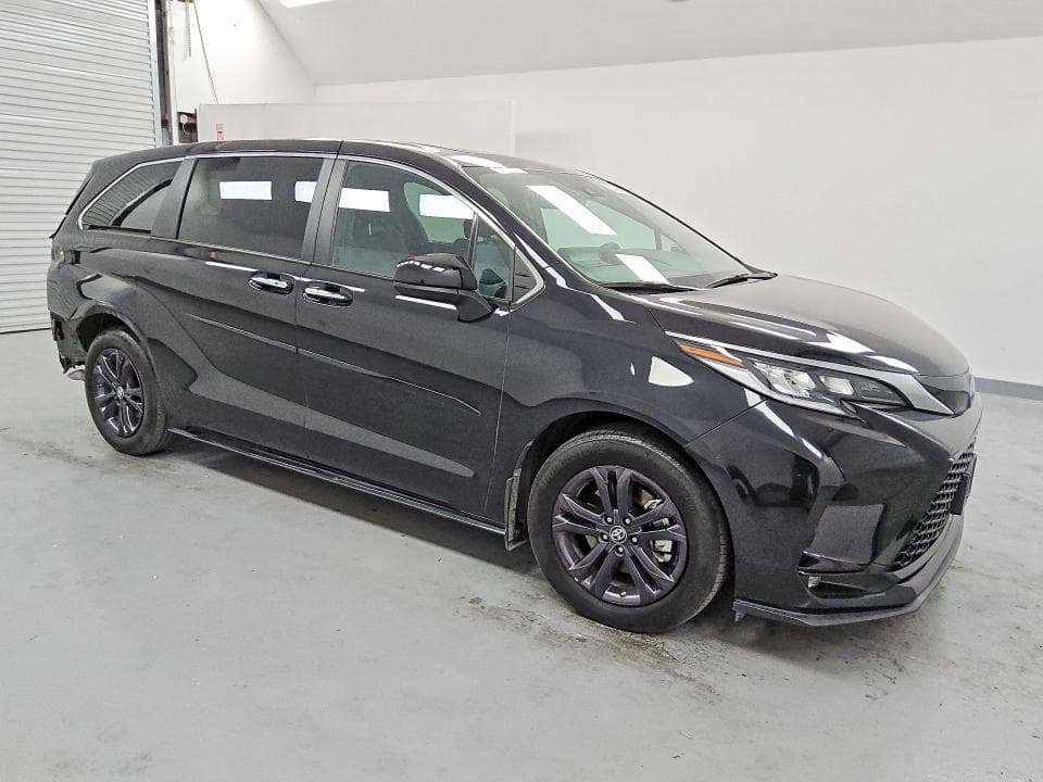 2024 TOYOTA SIENNA XSE 4