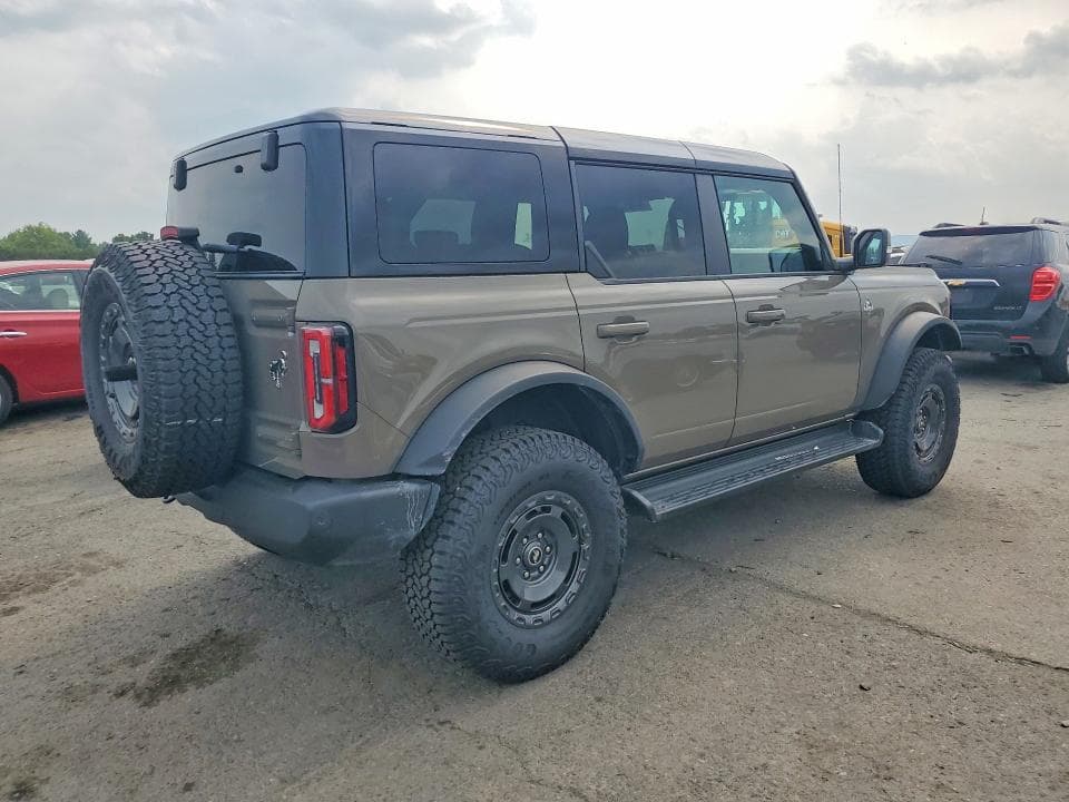 2025 FORD BRONCO OUTER BANKS 3