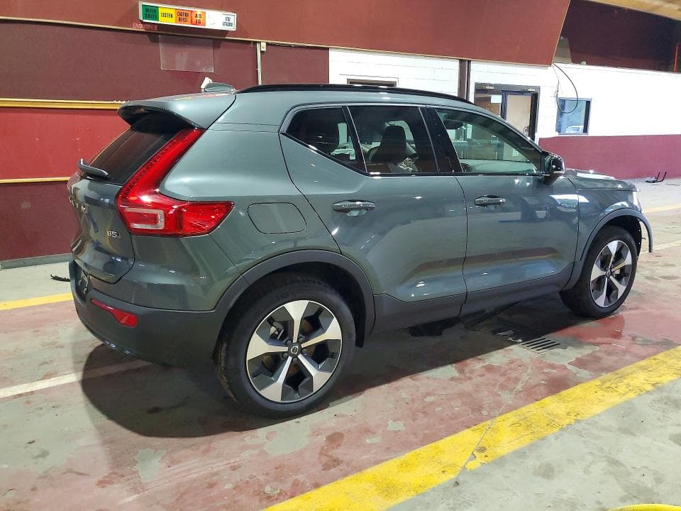2026 VOLVO XC40 PLUS 3