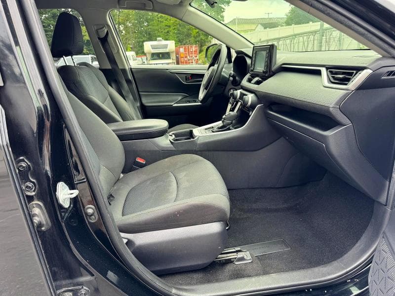 2019 TOYOTA RAV4 LE 11