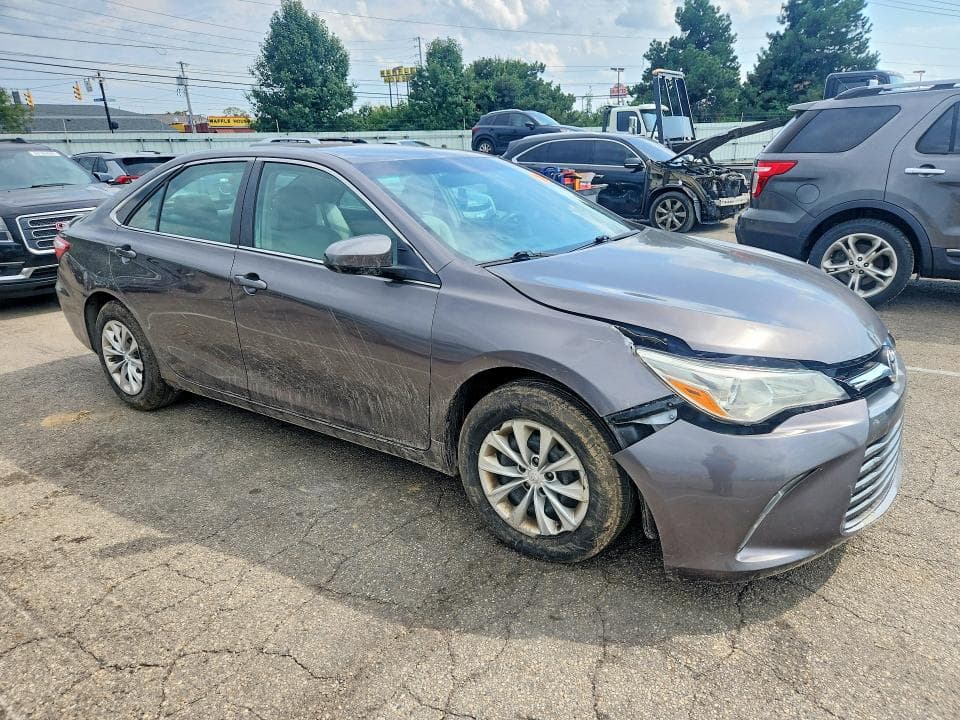 2017 TOYOTA CAMRY LE 4