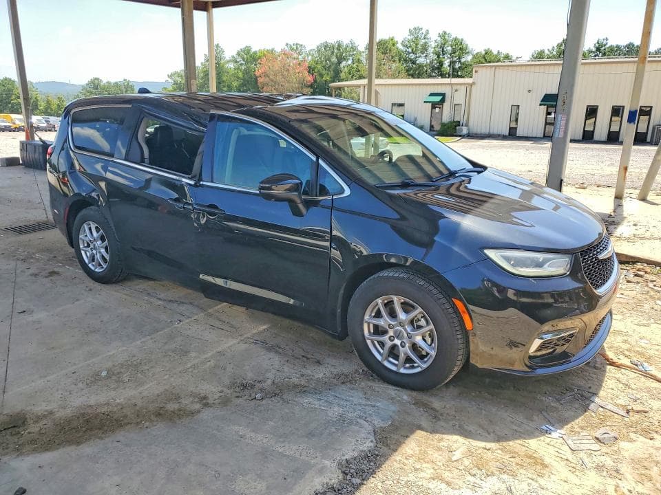 2023 CHRYSLER PACIFICA TOURING L 4