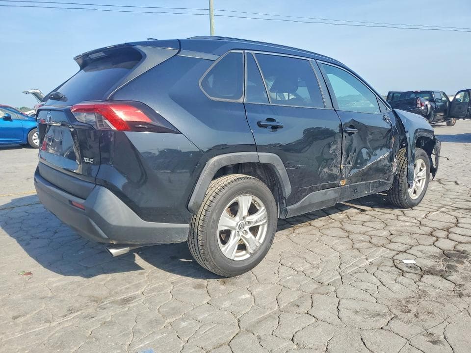 2019 TOYOTA RAV4 XLE 3