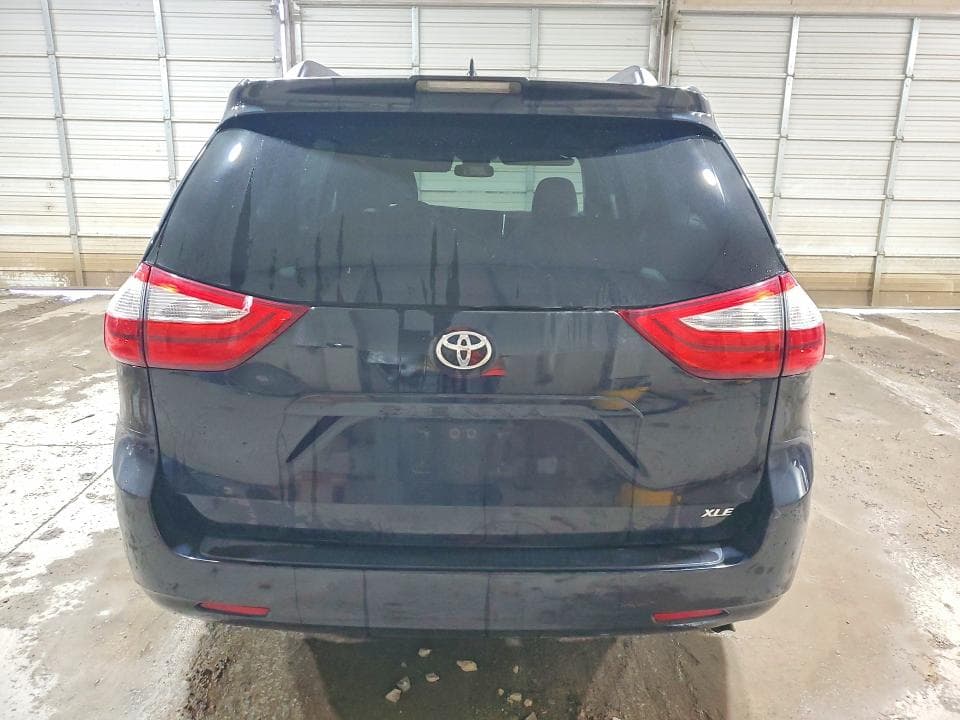 2018 TOYOTA SIENNA XLE 8-PASSENGER 6
