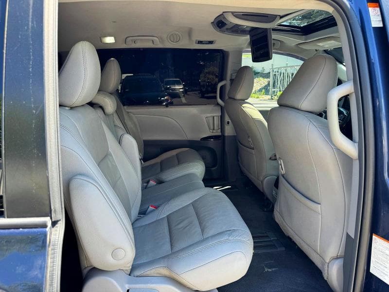 2018 TOYOTA SIENNA XLE 8-PASSENGER 9