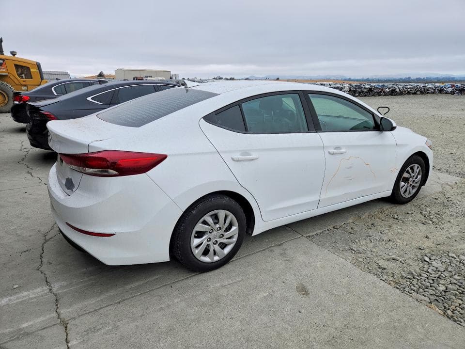 2018 HYUNDAI ELANTRA SE 3