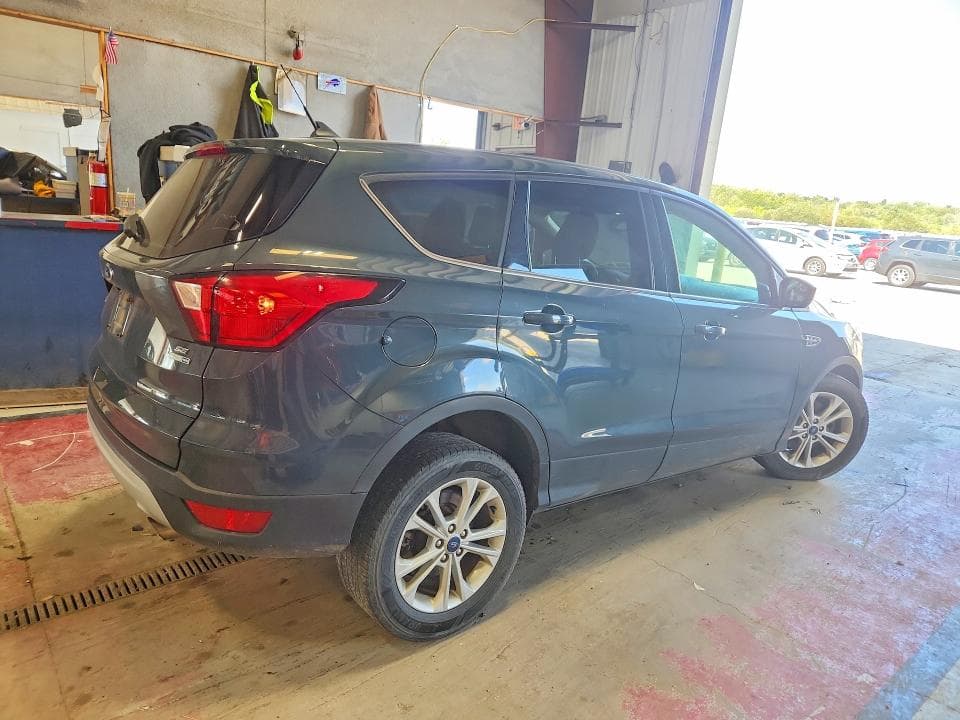2019 FORD ESCAPE SE 3