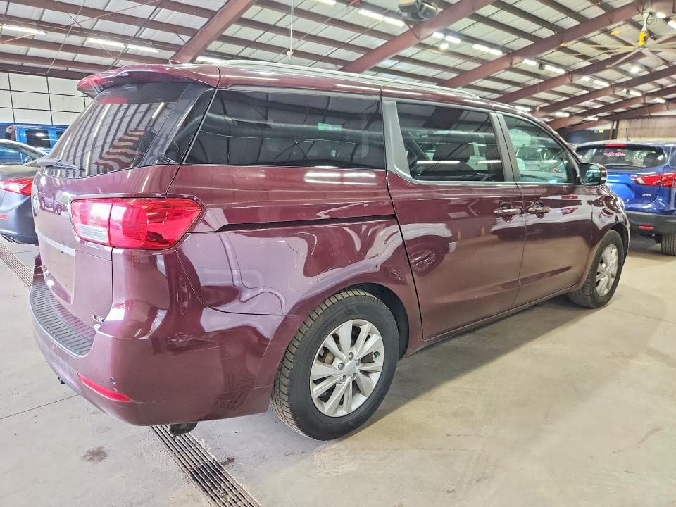 2017 KIA SEDONA LX 3