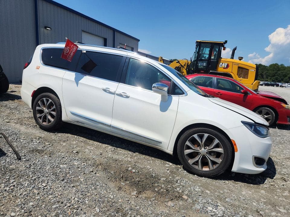 2017 CHRYSLER PACIFICA LIMITED 4