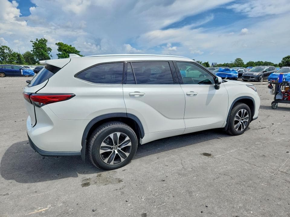 2020 TOYOTA HIGHLANDER XLE 3