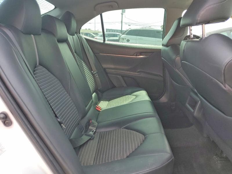 2018 TOYOTA CAMRY SE 10