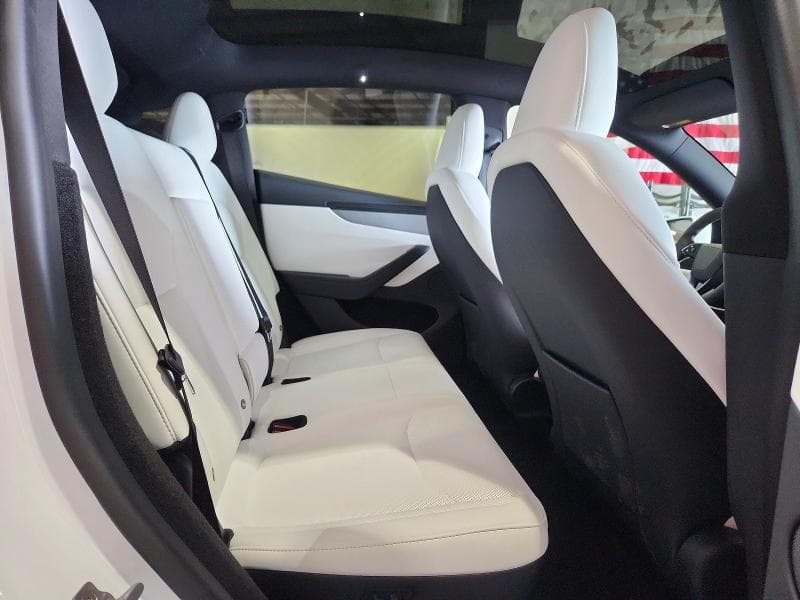 2026 TESLA MODEL Y 11