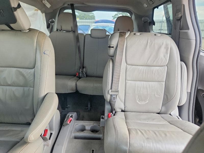 2018 TOYOTA SIENNA XLE 8-PASSENGER 10