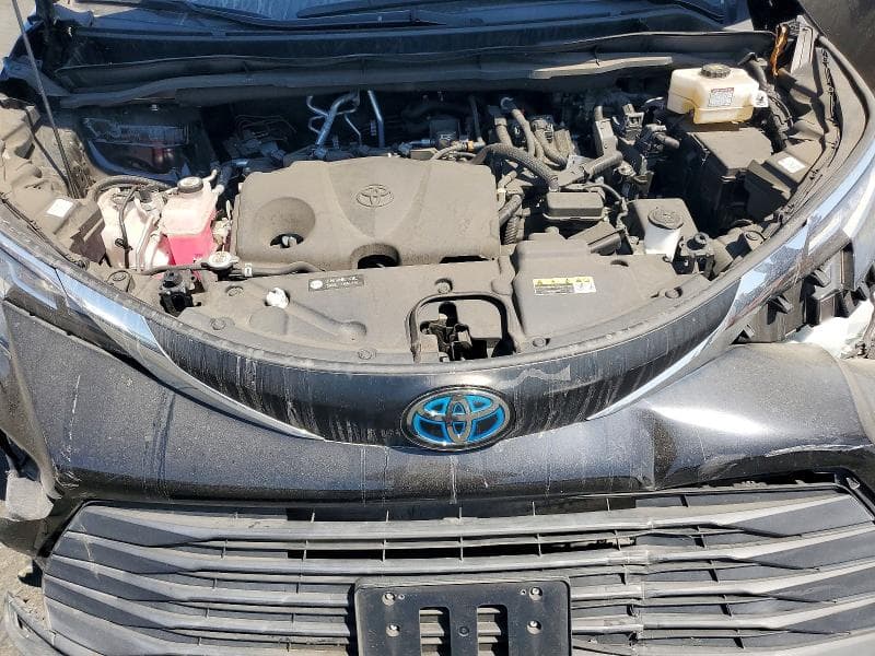 2021 TOYOTA SIENNA LE 11