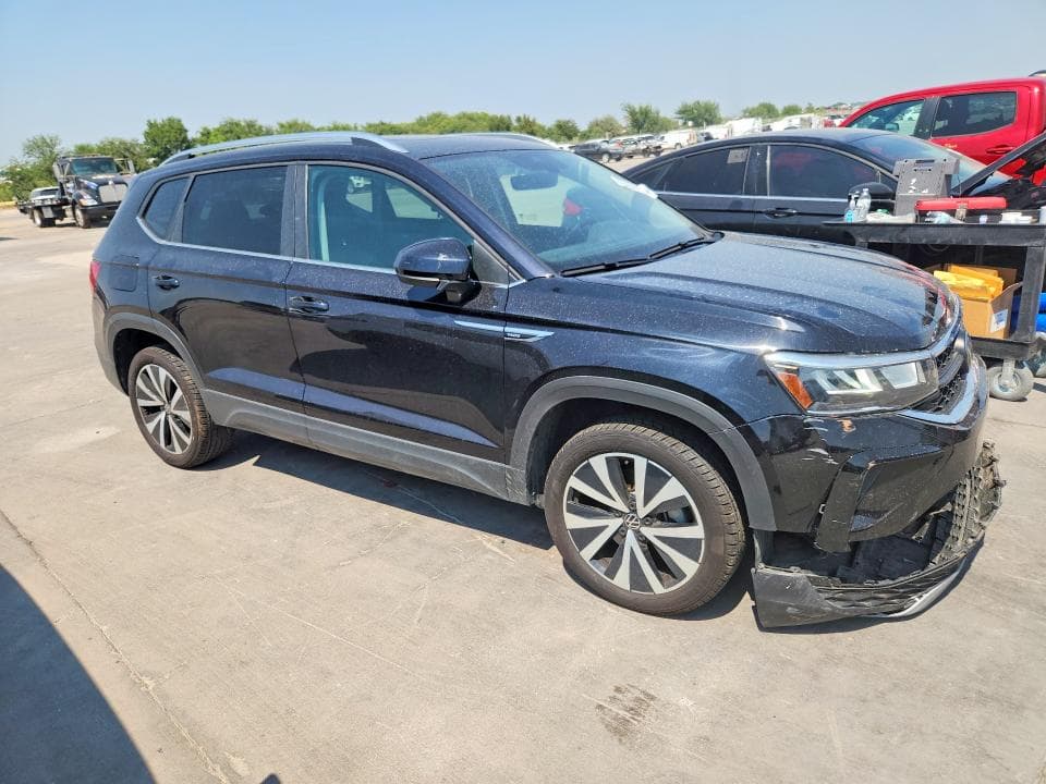 2023 VOLKSWAGEN TAOS SE 4