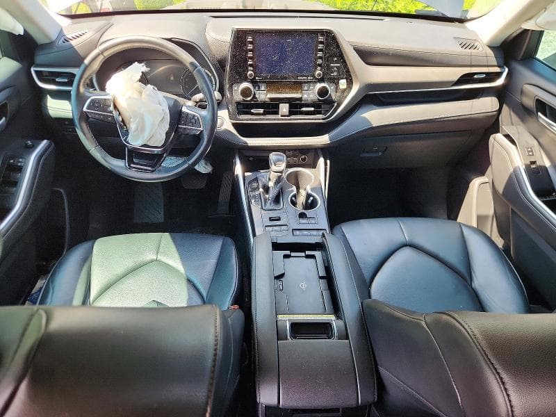 2020 TOYOTA HIGHLANDER XLE 8